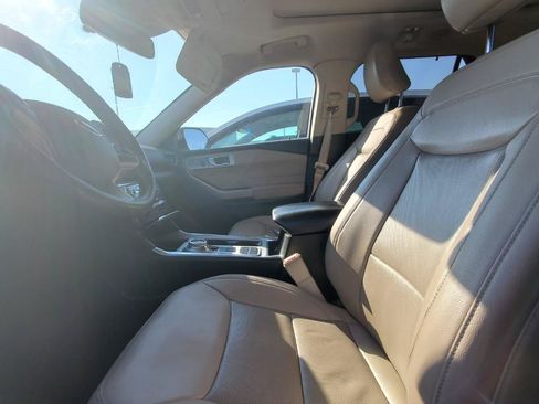 Used 2021 Ford Explorer Limited w/ Equipment Group 301A RWD image 3