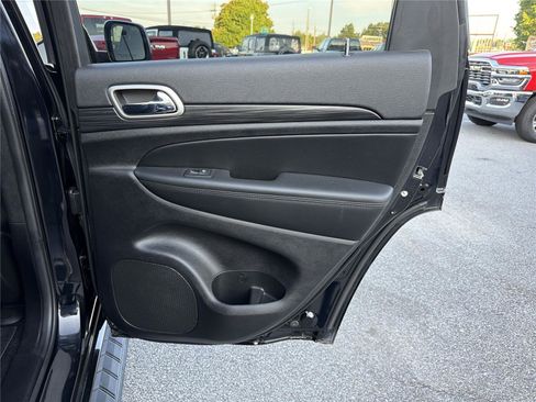 Used 2022 Jeep Grand Cherokee Laredo X AWD/4WD image 15