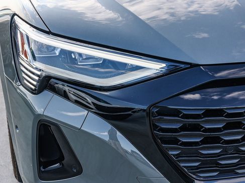 Used 2024 Audi Q8 e-tron Premium Plus w/ Premium Plus Package image 10