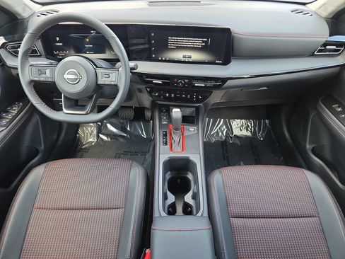 New 2026 Nissan Kicks SR w/ Cold Weather Package FWD image 9