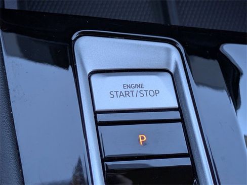 Used 2024 Volkswagen Atlas SE image 30