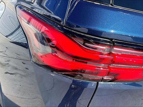 Used 2023 Chevrolet Traverse LT image 20