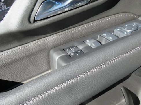 Used 2024 GMC Yukon Denali w/ Advanced Technology Package image 29