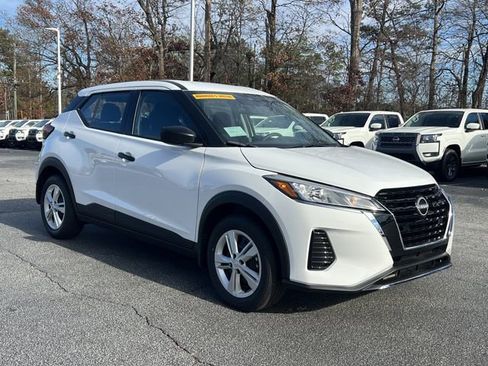 New 2025 Nissan Kicks Play S image 2