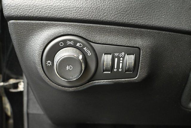 Used 2017 Jeep Compass Limited w/ Navigation Group AWD/4WD image 23