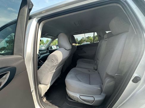 Used 2023 Toyota Highlander LE FWD image 24