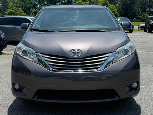 Used 2015 Toyota Sienna XLE FWD image 2