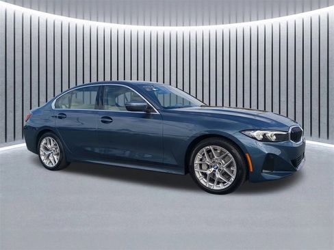Certified 2025 BMW 330i Sedan w/ Convenience Package image 3