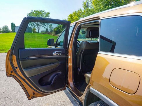 Used 2011 Jeep Grand Cherokee 70th Anniversary AWD/4WD image 24