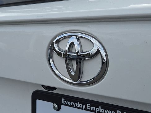 Used 2025 Toyota RAV4 XLE image 29