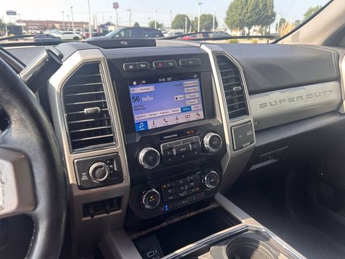 Used 2019 Ford F250 Lariat w/ Lariat Ultimate Package AWD/4WD image 22