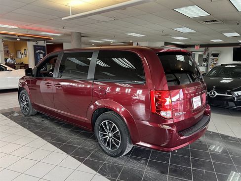 Used 2018 Dodge Grand Caravan SE image 10