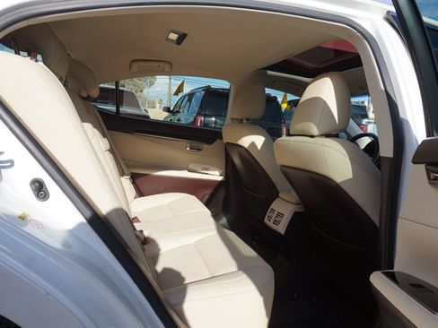 Used 2016 Lexus ES 350 w/ Premium Package w/Wood Trim FWD image 18