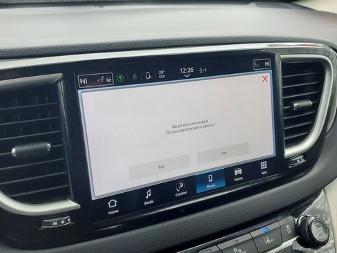 Certified 2024 Chrysler Pacifica Touring-L image 15