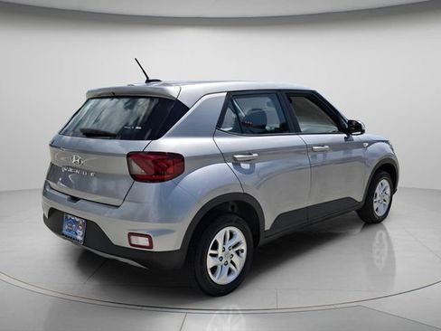 Used 2025 Hyundai Venue SE FWD image 7