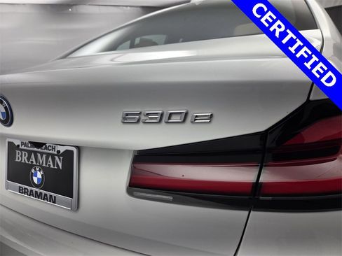 Certified 2023 BMW 530e w/ Premium Package image 25