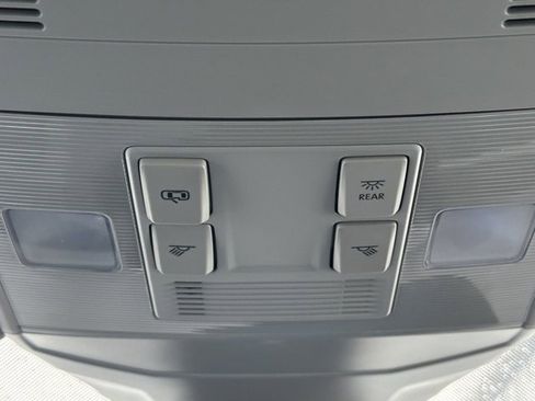 Certified 2025 Volkswagen Jetta SE image 31