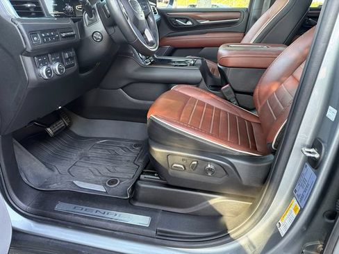 Used 2024 GMC Yukon Denali Ultimate AWD/4WD image 9