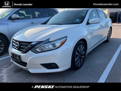 Used 2017 Nissan Altima 2.5 SV w/ Interior Lighting Package