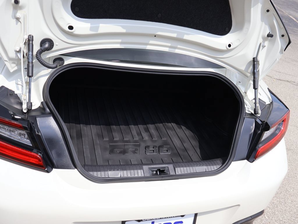 Used 2025 Toyota GR86 Premium w/ ALL Weather Mat Package (TMS) RWD image 8
