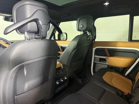 Used 2024 Land Rover Defender 130 X-Dynamic SE image 25