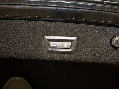 Used 2019 BMW 740i w/ M Sport Package image 6