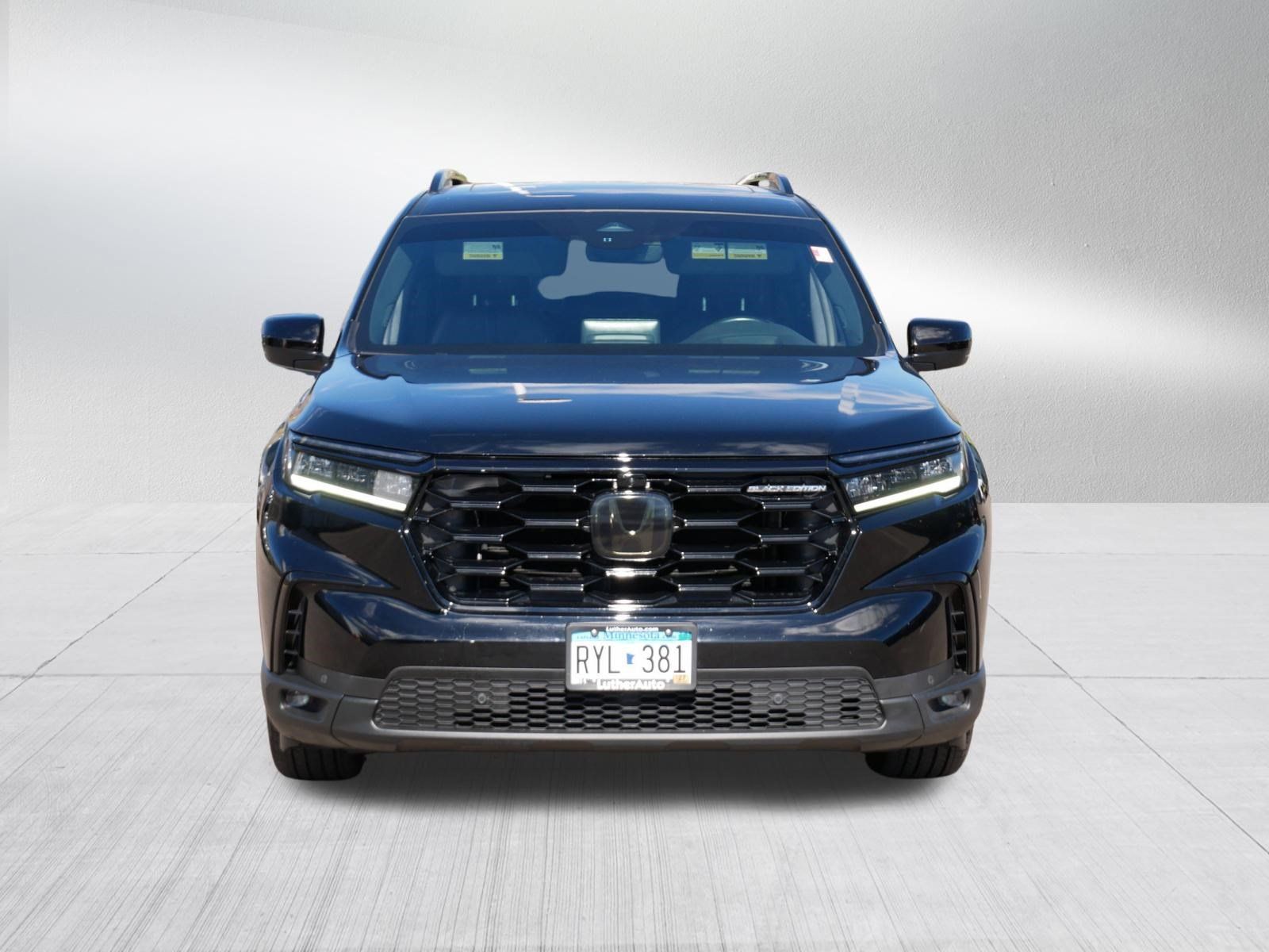Used 2025 Honda Pilot Black Edition image 2