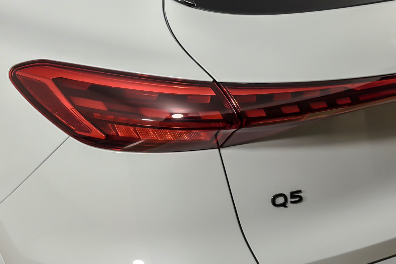 Used 2025 Audi Q5 Premium Plus w/ Premium Plus AWD/4WD image 25