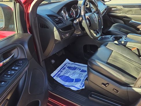 Used 2018 Dodge Grand Caravan SXT w/ Driver Convenience Group image 15