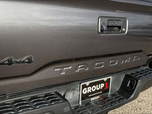 Used 2022 Toyota Tacoma SR5 AWD/4WD image 30