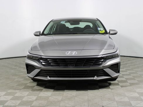 Used 2025 Hyundai Elantra Blue image 25