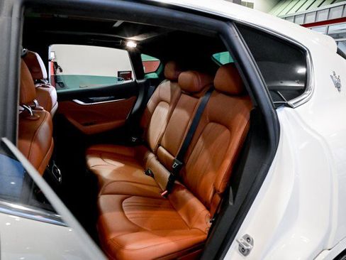 Used 2022 Maserati Levante GT image 19