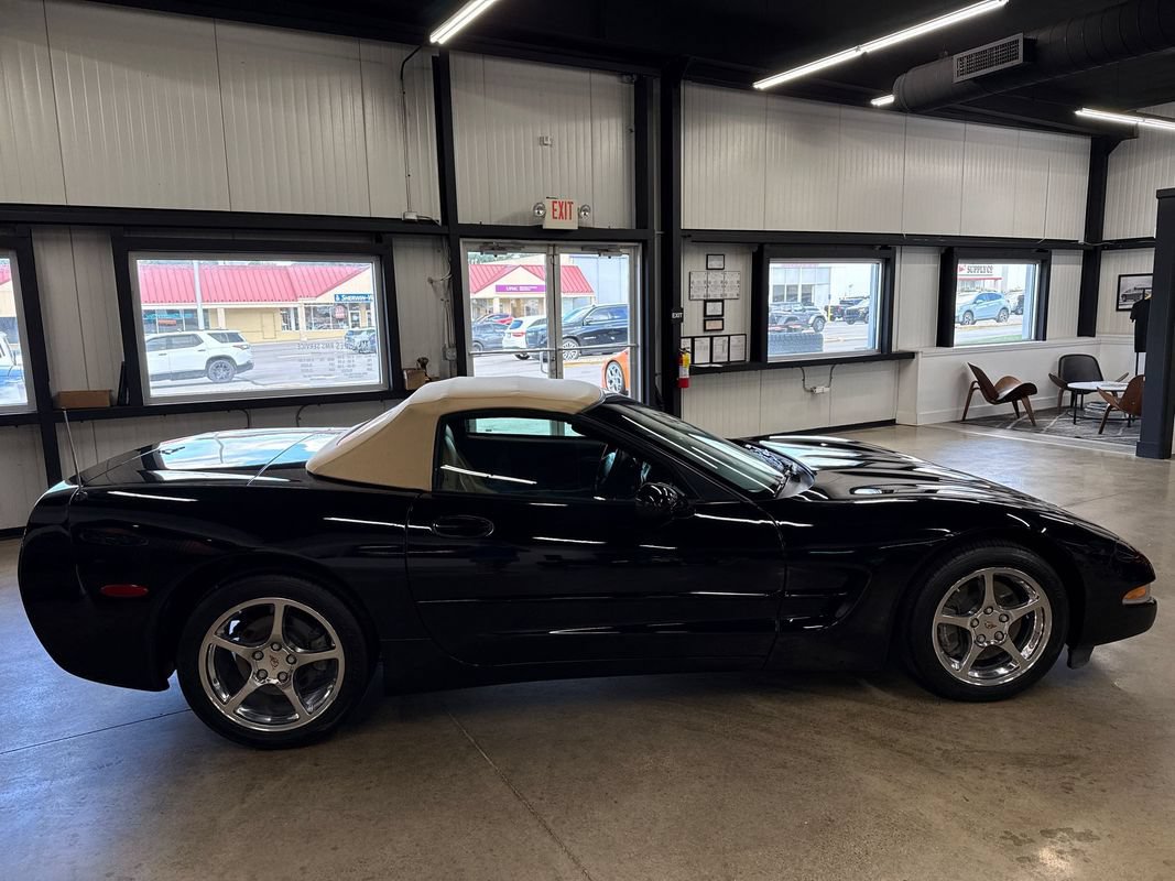 Used 2002 Chevrolet Corvette Convertible w/ Preferred Equipment Group2 RWD image 16
