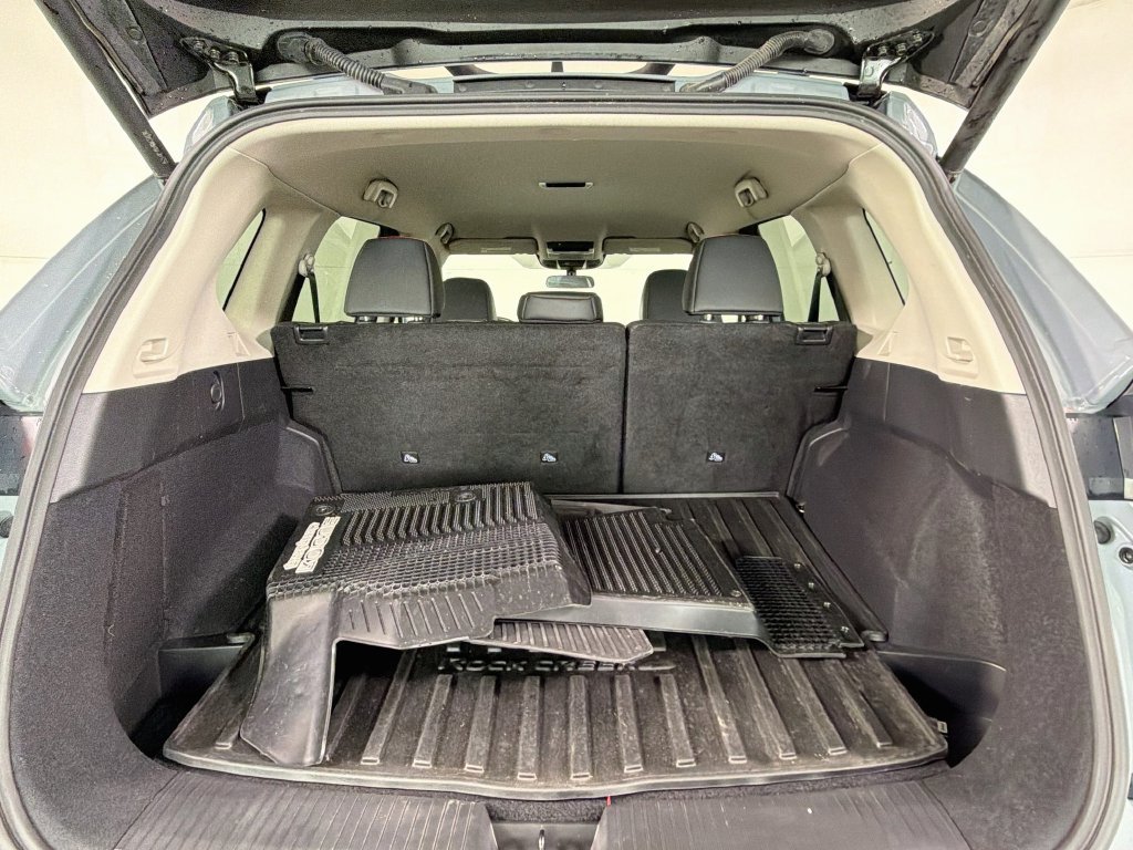 Used 2025 Nissan Rogue SV AWD/4WD image 28