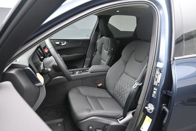 New 2027 Volvo XC60 B5 Plus AWD/4WD image 15