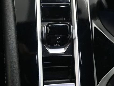 Used 2024 Volkswagen Atlas Cross Sport SE image 13