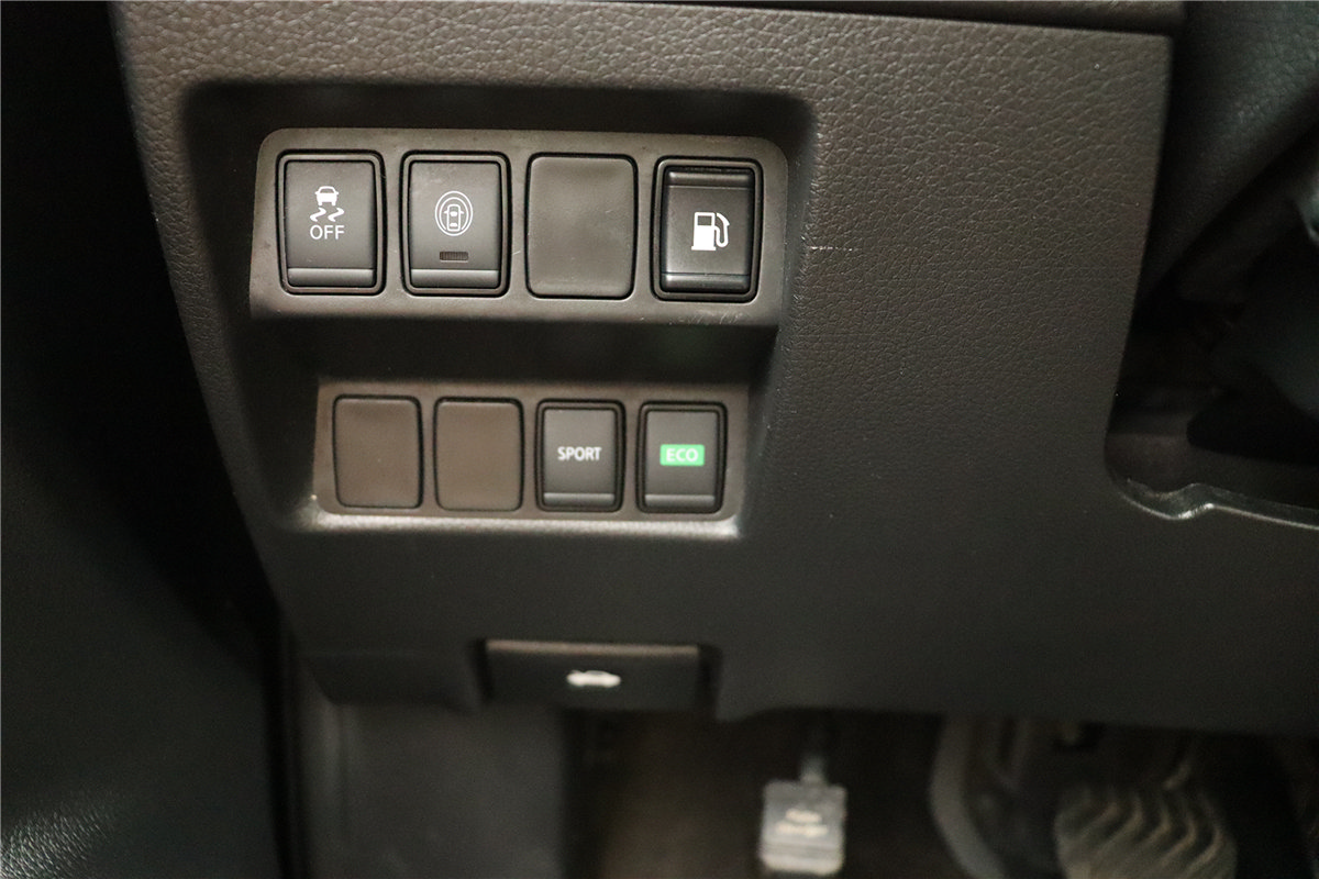 Used 2020 Nissan Rogue S FWD image 28