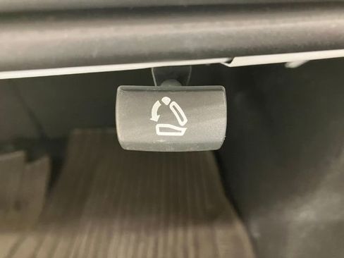 Used 2018 Chevrolet Malibu LT w/ Driver Confidence Package image 39