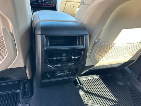 Used 2023 Jeep Grand Cherokee Limited AWD/4WD image 25
