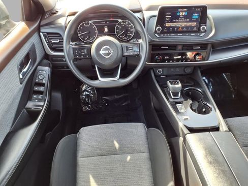 Used 2023 Nissan Rogue SV image 4