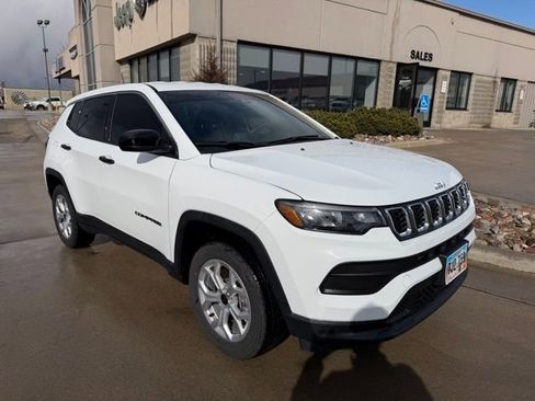 Used 2025 Jeep Compass Sport image 1