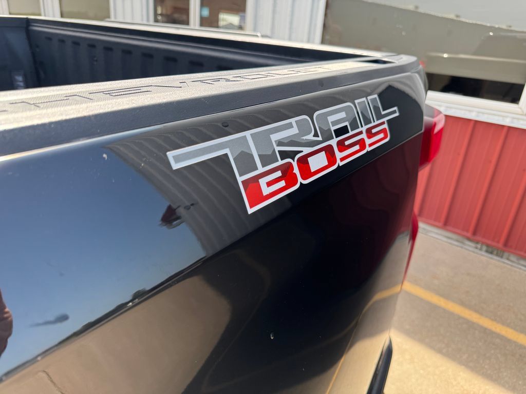 Used 2023 Chevrolet Silverado 1500 LT Trail Boss w/ LT Trail Boss Premium Package AWD/4WD image 15