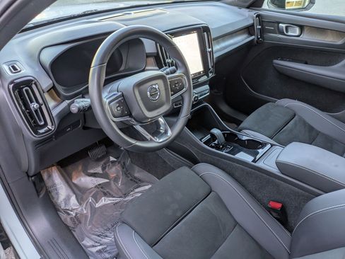 Certified 2023 Volvo C40 P8 Recharge Ultimate w/ Protection Package Premier image 14