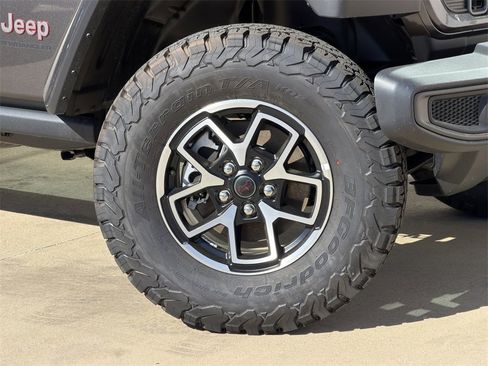 New 2025 Jeep Wrangler Unlimited Rubicon image 8