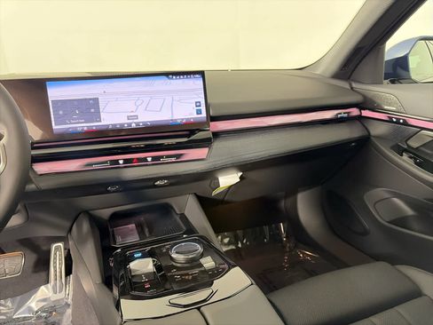 New 2026 BMW i5 eDrive40 w/ M Sport Package image 16
