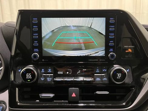 Used 2022 Toyota Highlander XLE AWD/4WD image 22