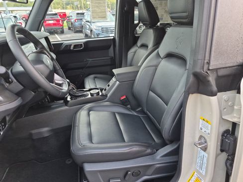 New 2025 Ford Bronco Badlands image 10