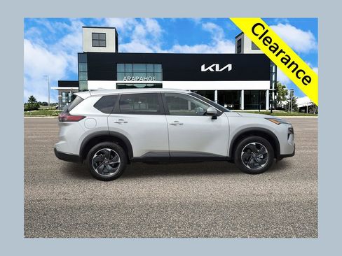 Used 2025 Nissan Rogue SV AWD/4WD image 1