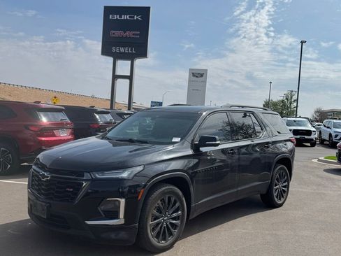 Used 2022 Chevrolet Traverse RS FWD image 1