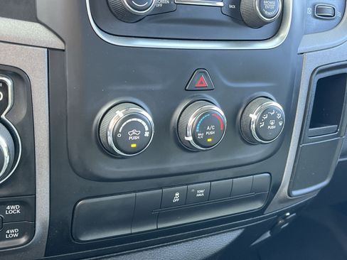 Used 2017 RAM 1500 Express AWD/4WD image 19